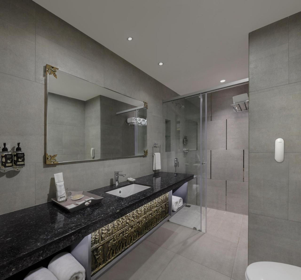 The Andhra Art & Craft Hotel Визакхапатнам Екстериор снимка